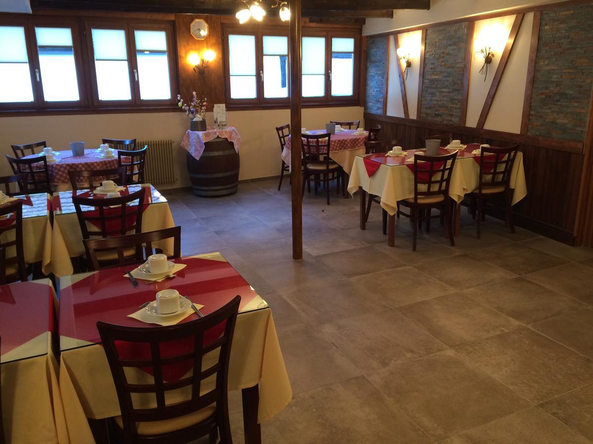 Auberge Des Trois Chateaux Eguisheim Εξωτερικό φωτογραφία